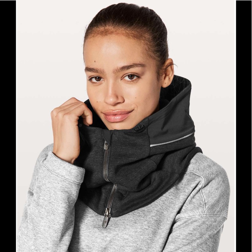 Lululemon Burrow In Snood in Heathered Core Black